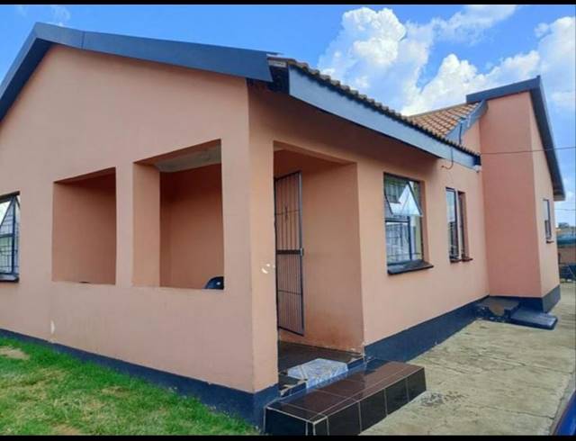 3 BEDROOM HOUSE FOR SALE IN EVATON SMALL FARMS